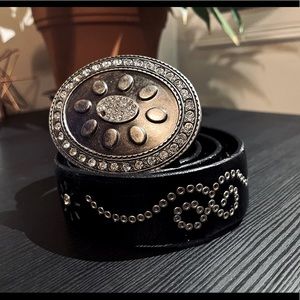 Beautiful and shiny plate buckle belt 🖤⭐️